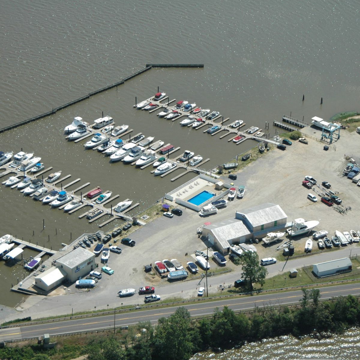 AMENITIES & SERVICES Jordan Point Marina